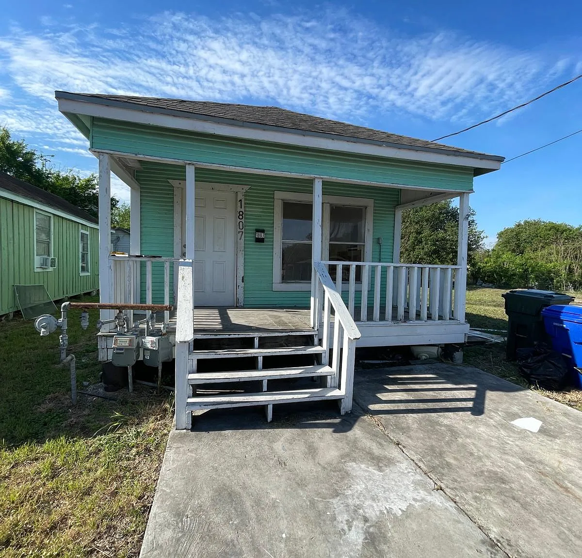 1805 Comanche St — Photo 3