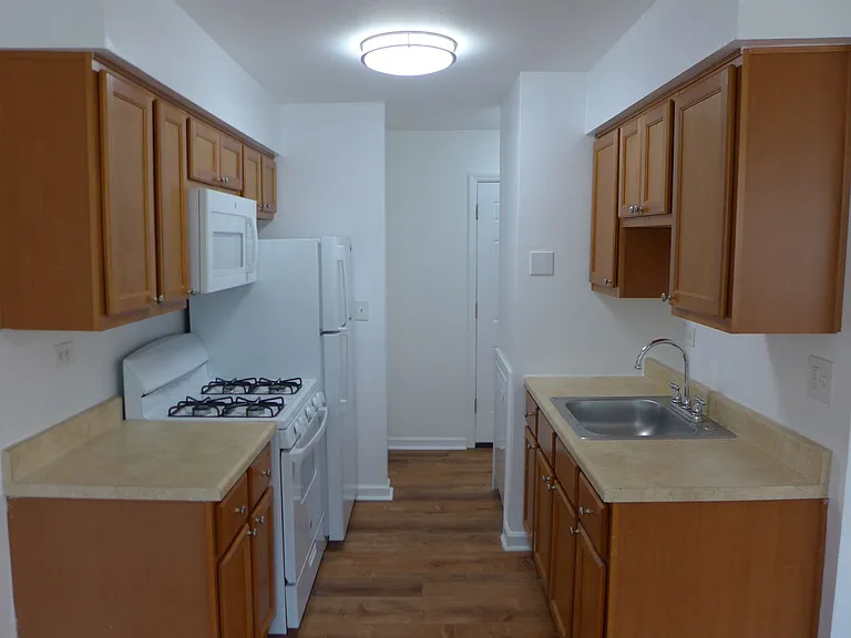 Winthrop Suites Apartments — Photo 16