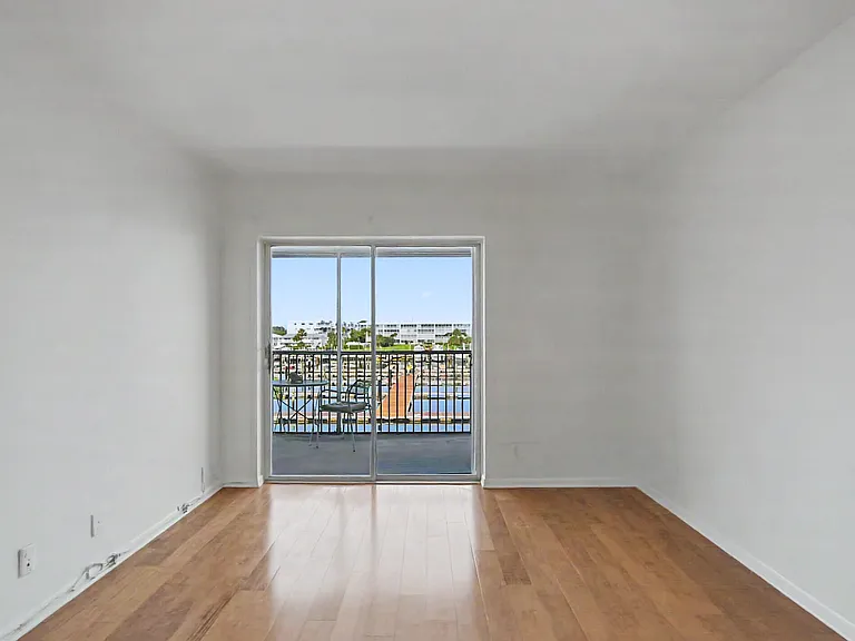 37 Yacht Club Dr #310 — Photo 28