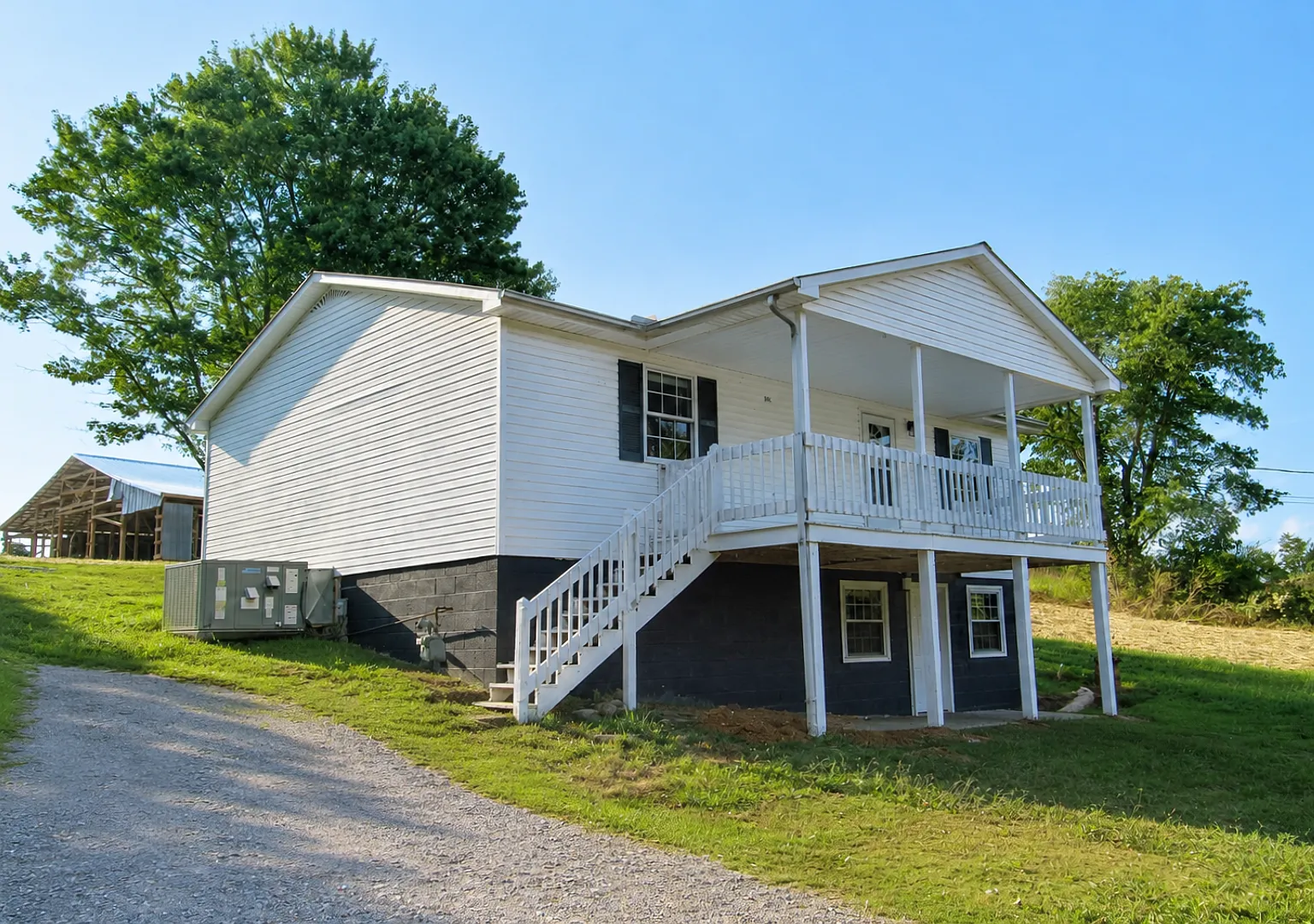 3-Bedroom Pet-Friendly Home with Water and Washer/Dryer Included — Photo 1