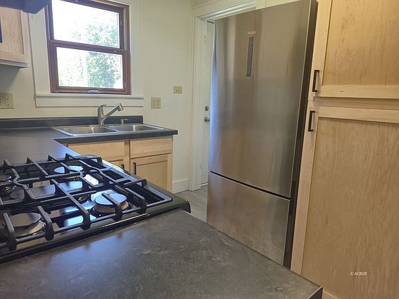 4th image of 18 Avon Pl