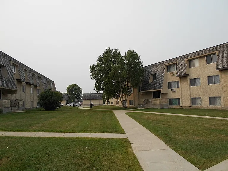 120 Baylor Ave — Photo 16