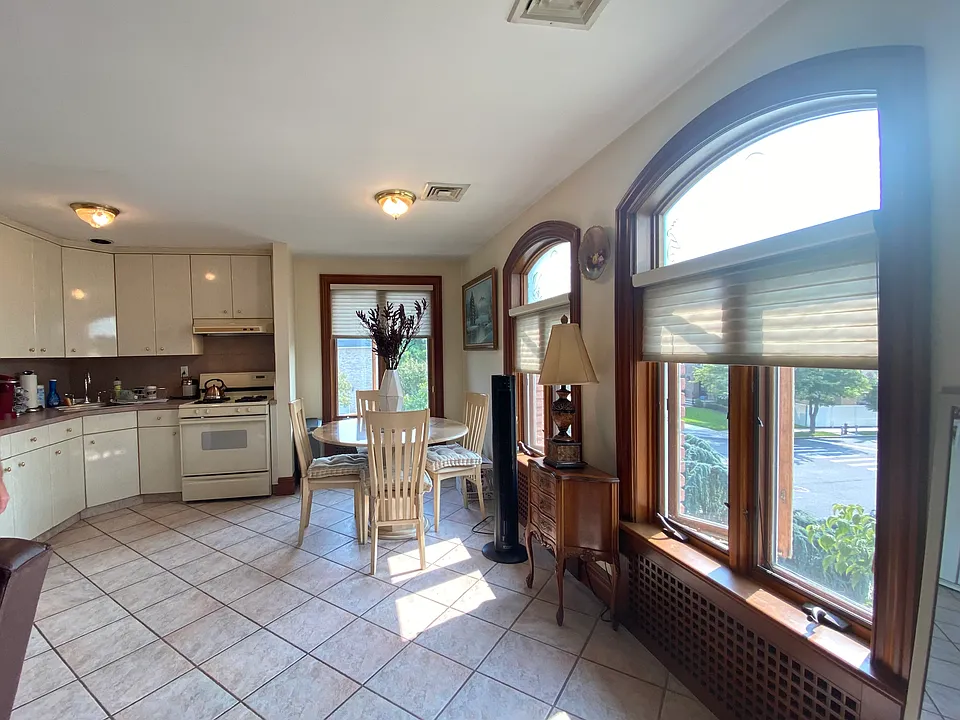 435 Vineland Ave #2