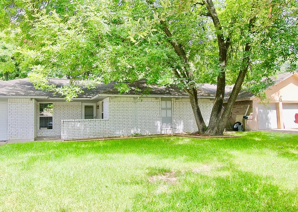 1st image of 9222 Woodland Oaks Dr