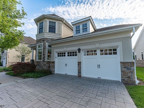 5th image of 19 Betsy Ross Dr