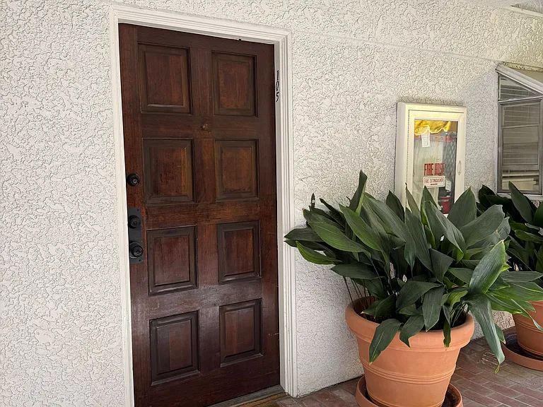 4950 Louise Ave #105 — Photo 4