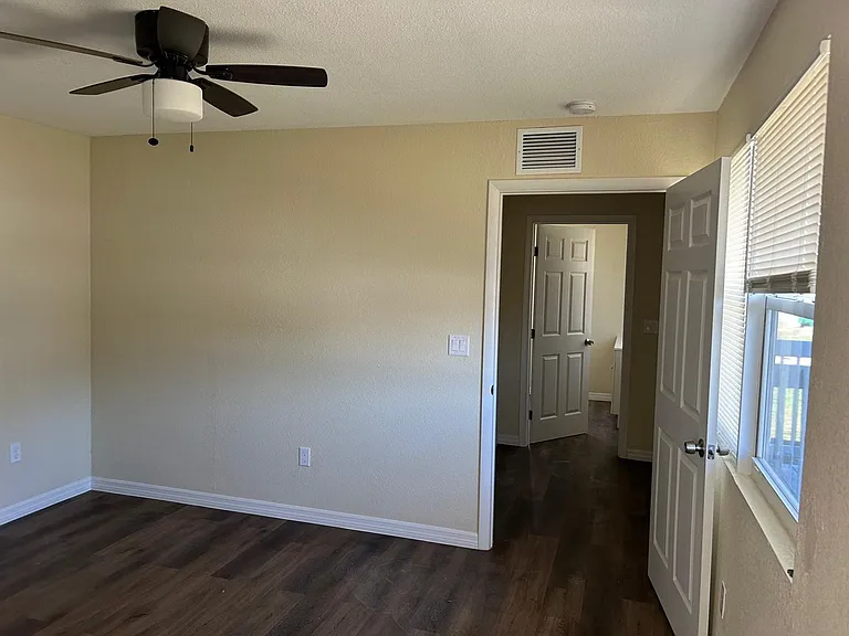 371 Banyan Ave — Photo 9