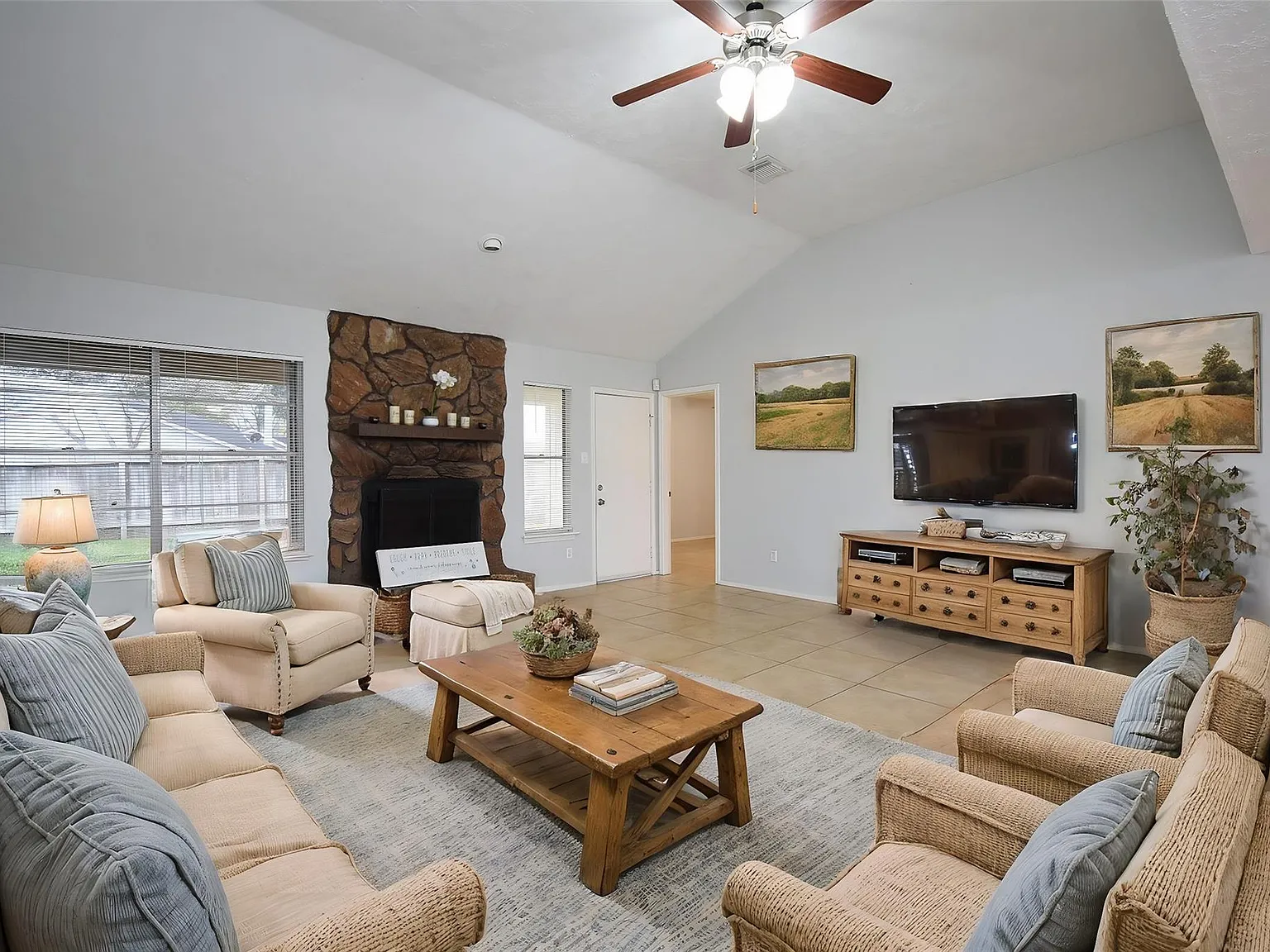 3 bed, 2.0 bath, 1434 sqft, $1,850 — Photo 4