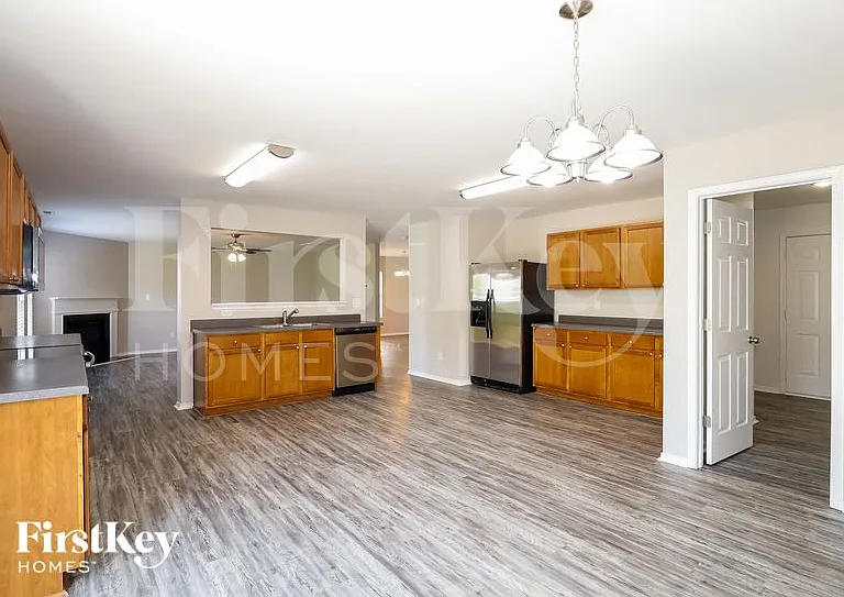 933 Silverberry St — Photo 6