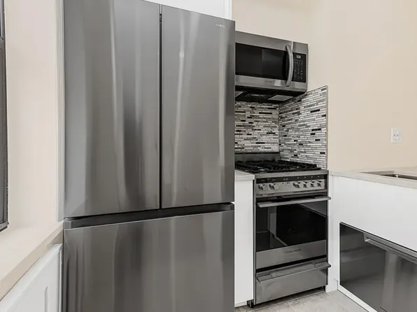 60 East 9th Street image 16 of 27