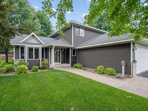 3rd image of 10855 Mississippi Dr N