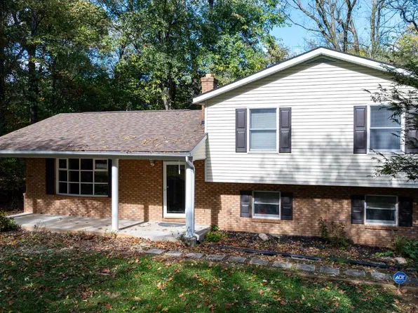 205 Chesley Dr, Falling Waters, WV 25419