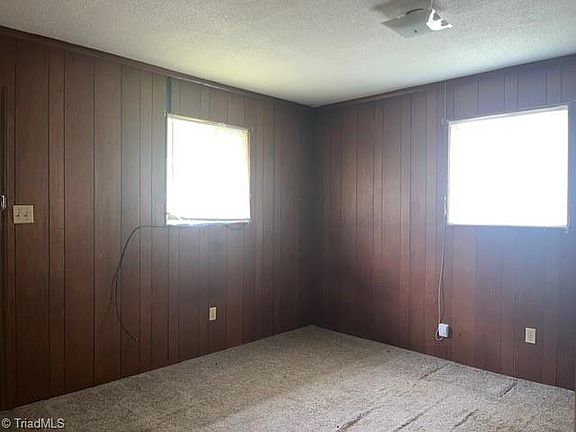 5th image of 305 Lake Dr