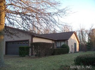 918 Westwood Vlg, Maryville, IL