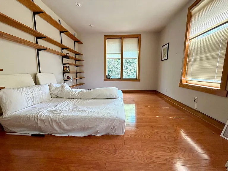 4518 Regent St — Photo 10