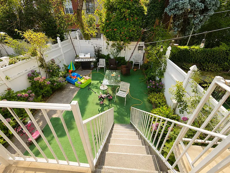 1120 E 53rd St #1 — Photo 11
