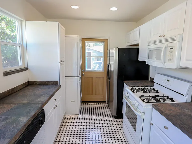 19422 Archwood St — Photo 13