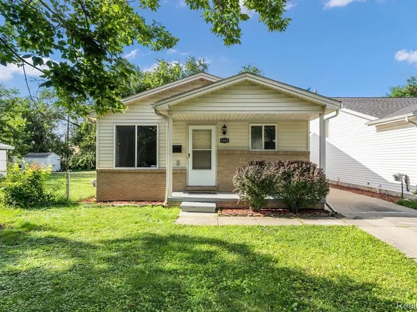 7552 Henry St, Center Line, MI 48015