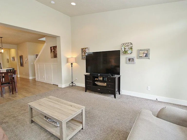 3316 E Girdner Dr — Photo 7