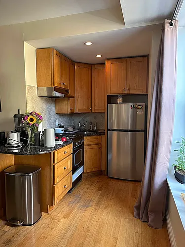214 21st St #4R Photo 1