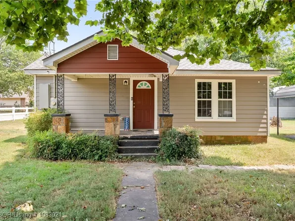 106 N Vine St, Hackett, AR 72937