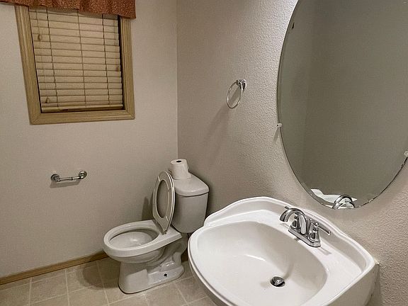 3rd image of 3020 NE 87th Cir