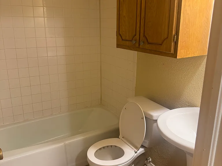 421 W South St — Photo 10