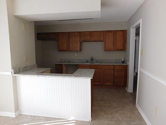 5th image of 4306 Castle Heights Dr