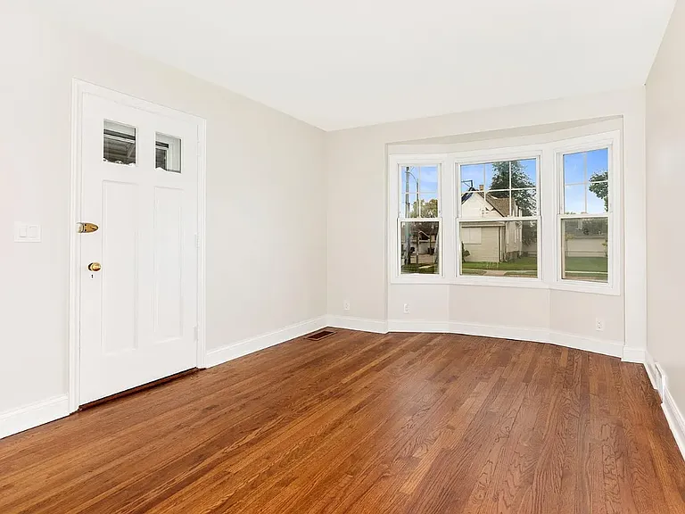 4447 Joliet Ave — Photo 4