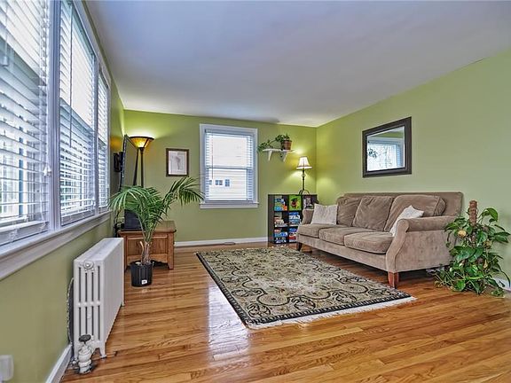 4th image of 70 Byron Ave