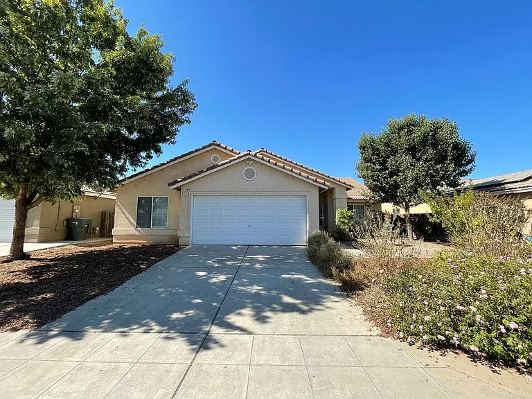 6175 W Scott Ave — Photo 1