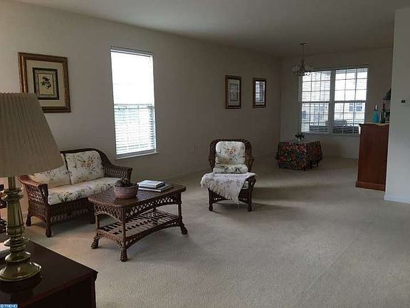 2nd image of 410 Topiary Ln