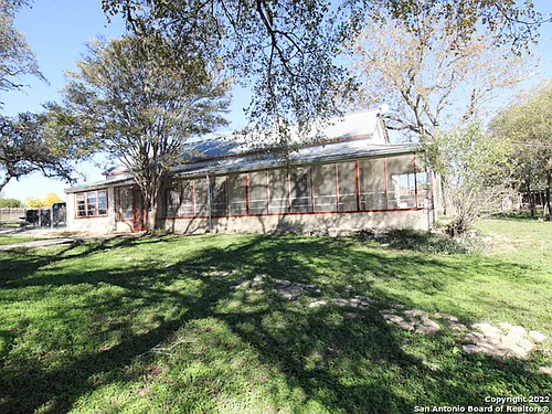 8811 FM 471 N Photo 1