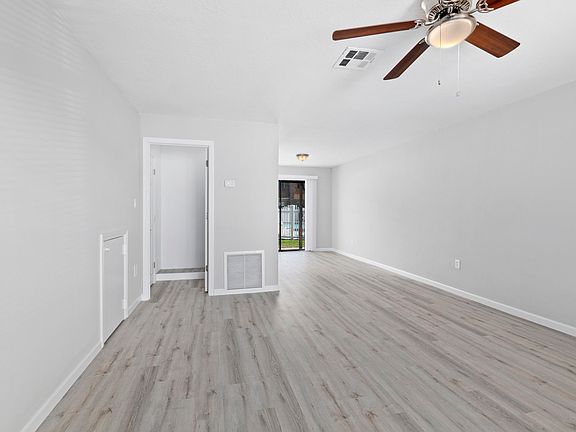 3rd image of 1300 Arlington Ln NE APT 106