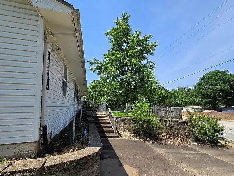 6325 Mexico Rd — Photo 3
