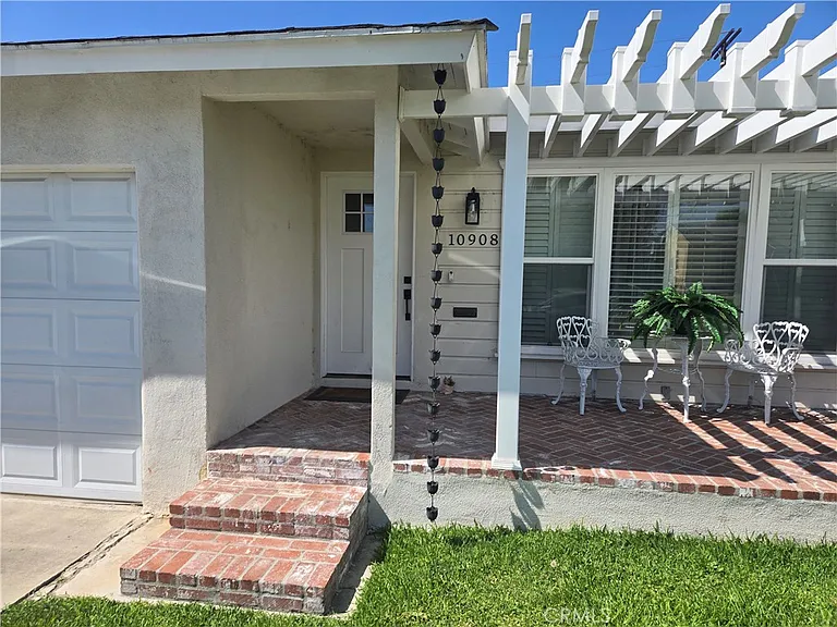 10908 Winchell St — Photo 3
