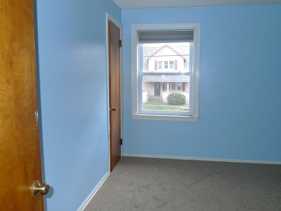 2nd image of 1005 Hazen St SE