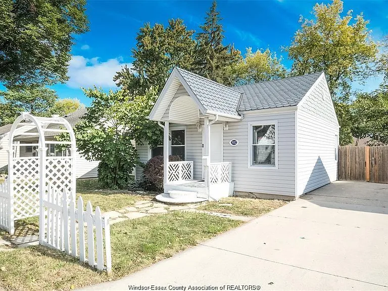 502 Josephine Ave — Photo 2