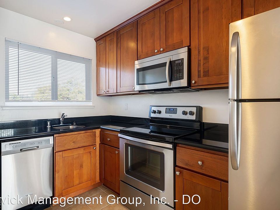 1st image of 467 Clinton St APT 2