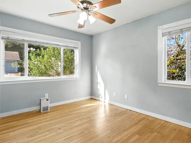 1385 Martin Ln — Photo 21