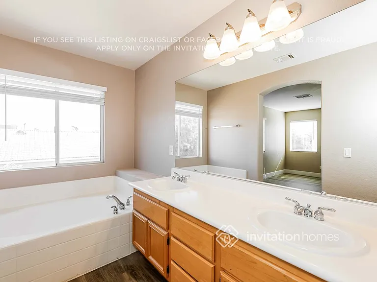 207 Malcolm St — Photo 10