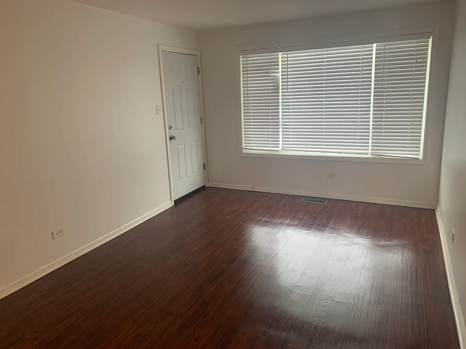 2 bed, 900 sqft, $1,575 — Photo 4
