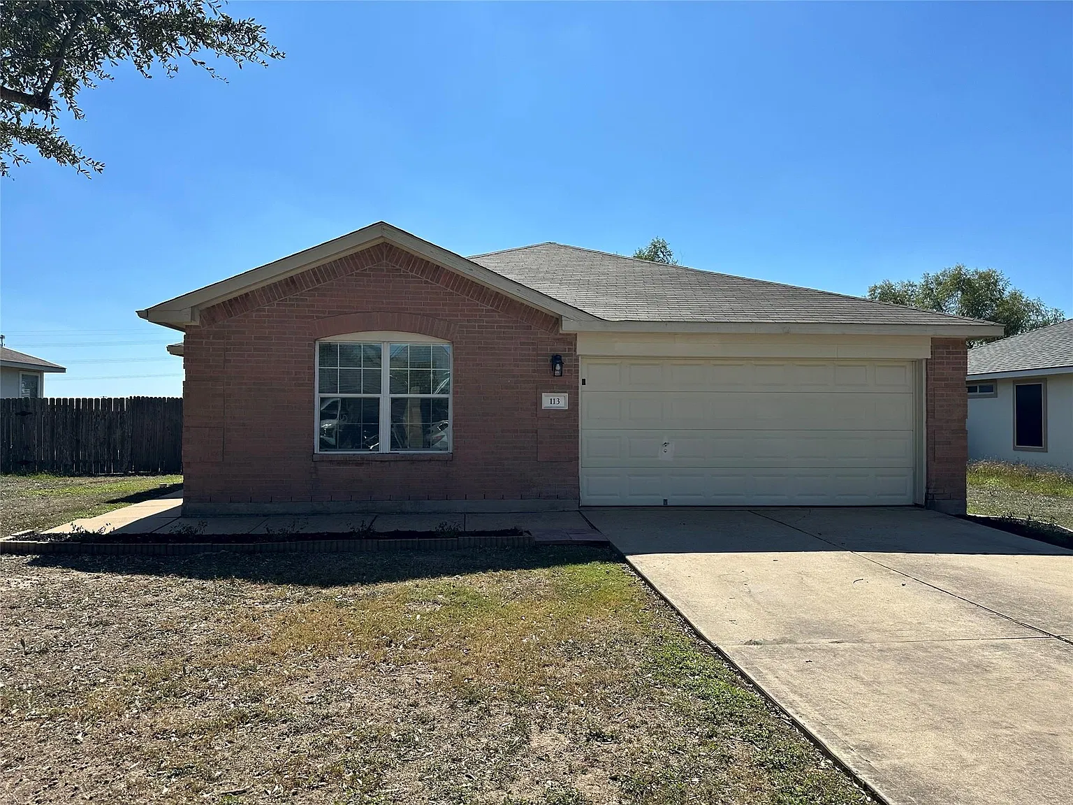 4 bed, 2.5 bath, 1874 sqft, $1,925 — Photo 1