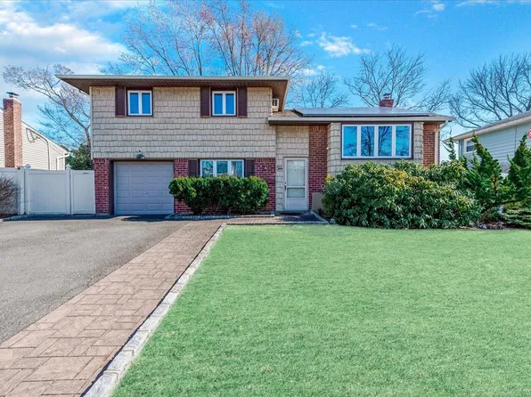 10 John Drive, Old Bethpage, NY 11804