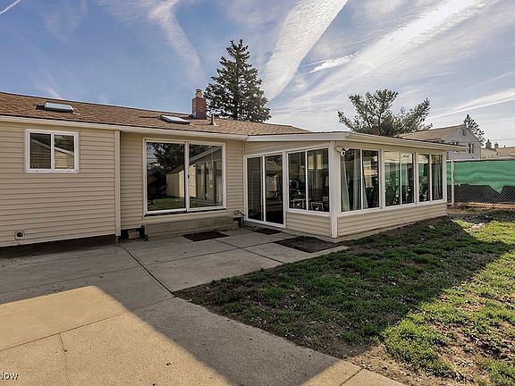 3rd image of 6652 Balsam Dr