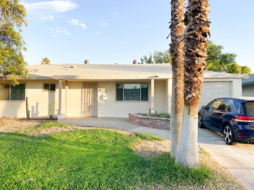 1st image of 77625 California Dr