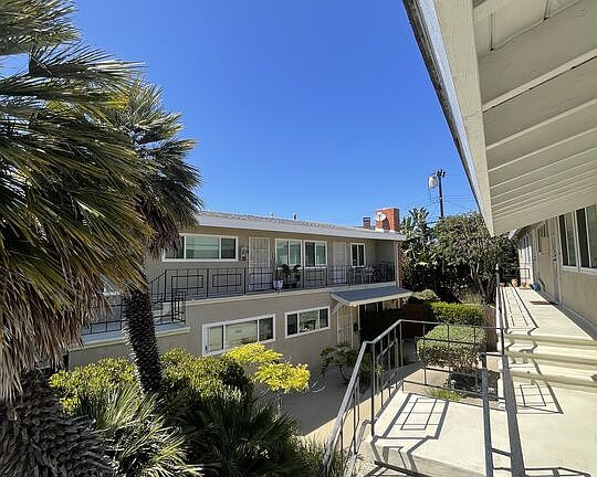 3rd image of 8420 Gulana Ave