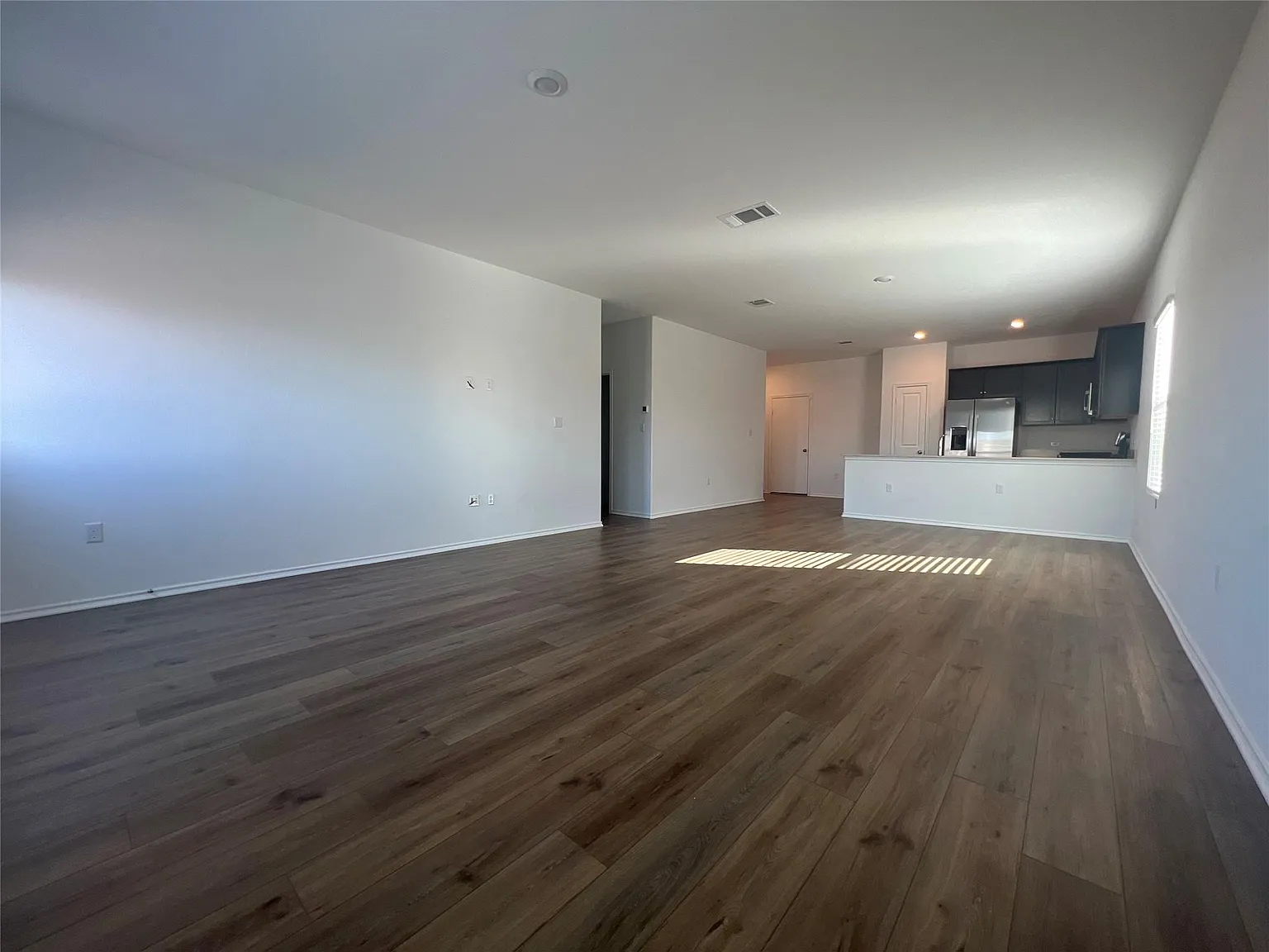 3 bed, 2.0 bath, 1474 sqft, $1,800 — Photo 4