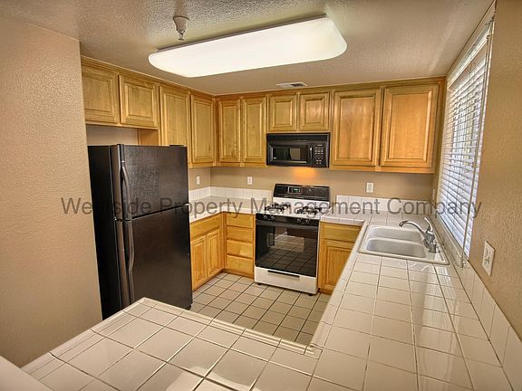 3rd image of 481 Tower Hill Ave