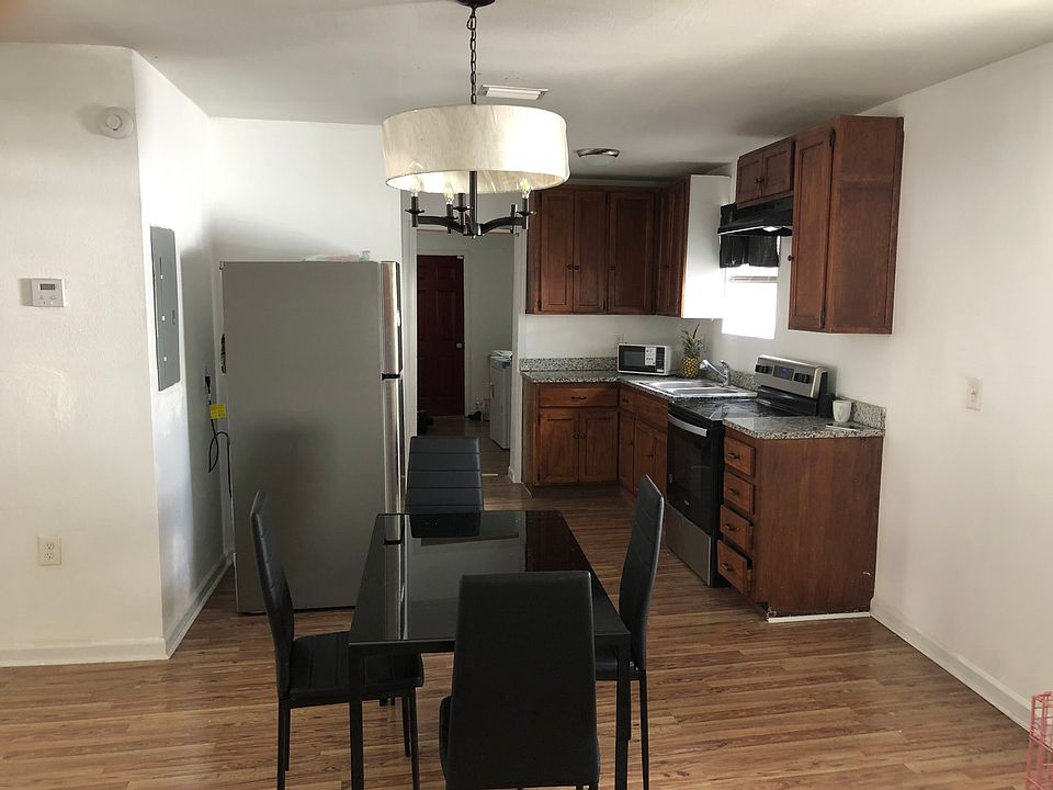 1st image of 1579 W 31st St